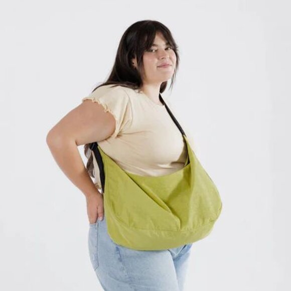 NWT Baggu Large Nylon Crescent Bag - Lemongrass - Picture 5 of 5